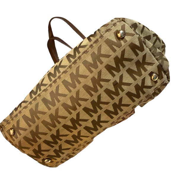 Michael Kors Tan Canvas multi pocket tote with leather trim - Picture 4 of 10